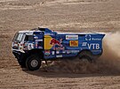 Anton ibalov v esté etap Rallye Dakar.