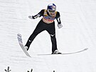 Japonský skokan na lyích Rjoju Kobajai v kvalifikaci závodu Turné ty mstk...