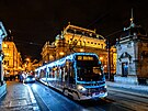 Pra�sk� v�no�n� vyzdoben� tramvaj. V sout�i poprv� usp�la a obsadila t�et�...