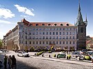 Pes 100 let starý Cukrovarnický palác na Senováném námstí v Praze proel...