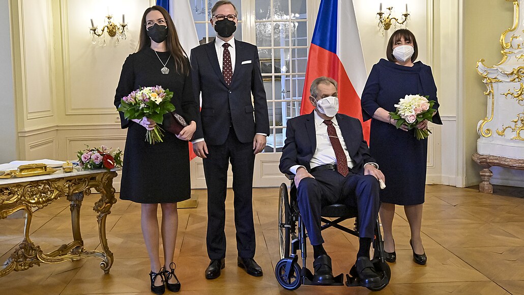 Prezident Miloš Zeman s manželkou Ivanou přivítali na tradičním novoročním...