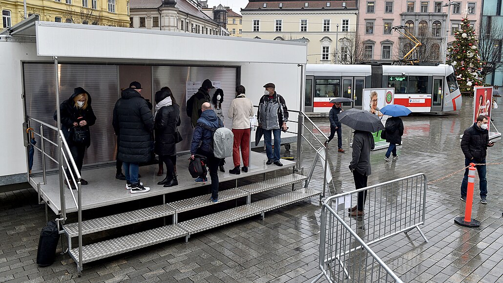 Spolenost Podané ruce zprovoznila na námstí Svobody v centru Brna okovací...