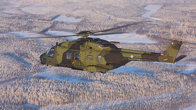 Finsk vojensk helikoptra NH90 nad regionem Lahti 