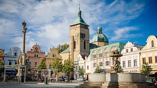 Zdej�� n�m�st� je unik�tn� nejen kv�li pam�tkov� chr�n�n�m m욝ansk�m dom�m, ale tak� proto, �e stoj� na m�st� b�val�ho rybn�ka.