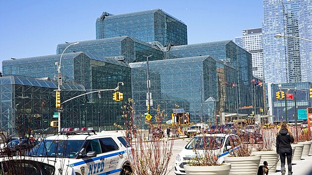 Po �pta�� konverzi ji� budova Javitsova centra pro pt�ky nen� nebezpe�n�, sn�ila se i jej� energetick� n�ro�nost. (15. kv�tna 2021)