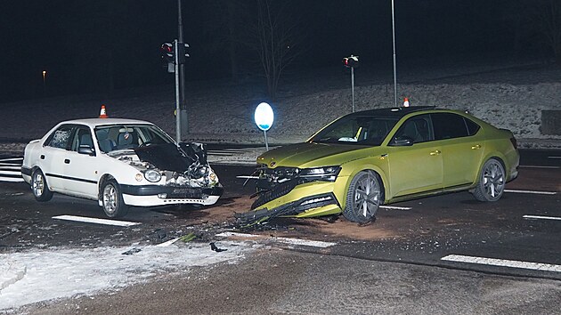 Nehoda na křižovatce v Orlové na Karvinsku, po které řidič a řidička obou vozů tvrdili, že jim na semaforu svítila zelená.