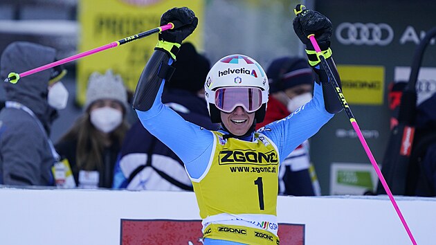 Italka Marta Bassinov se raduje po dojezdu druhho kola obho slalomu v Kranjsk Goe.