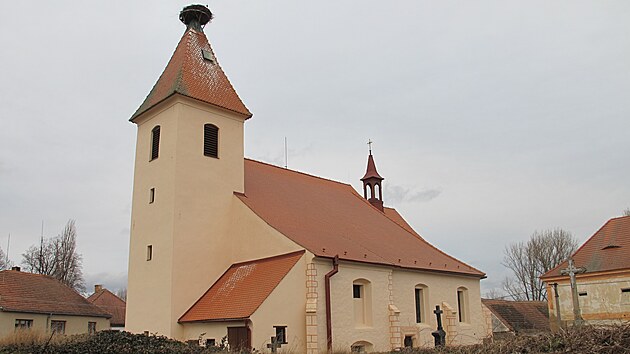 Kostel sv. Petra a Pavla ve Stricch se podailo opravit i dky spoluprci mstnch obyvatel s potomky odsunutch Nmc.
