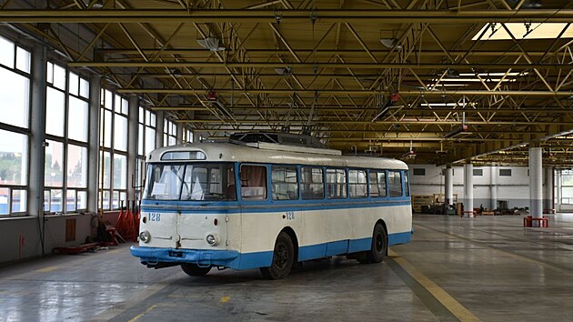 Trolejbus 9Tr ještě v roce 2019 sloužil na Ukrajině. Teď, když se jej povedlo získat zpátky do Brna, odkud pochází, dostane nový lesk.