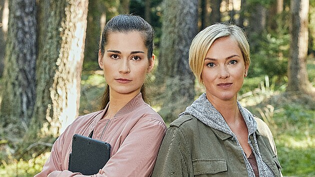 V hlavních rolích seriálu Odznak Vysočina se mimo jiné představí Simona Hába Zmrzlá (vlevo) a Monika Hilmerová.
