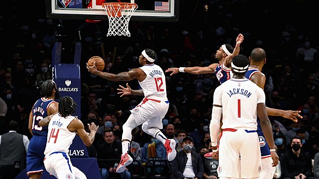 Eric Bledsoe z Los Angels Clippers zakonuje v utkn proti Brooklyn Nets.