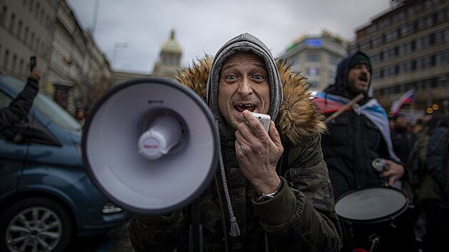 Na Václavském náměstí v Praze se sešli odpůrci povinného očkování proti covidu-19. (9. ledna 2022)