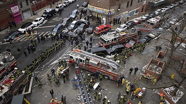 Hasii zasahovali u poru bytu v newyorsk tvrti Bronx. (9. ledna 2022)