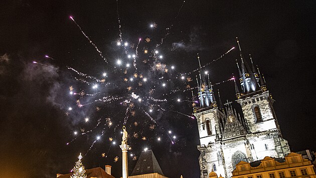Oslavy pchodu novho roku 2022 v Praze na Staromstskm nmst. (1. ledna 2022)