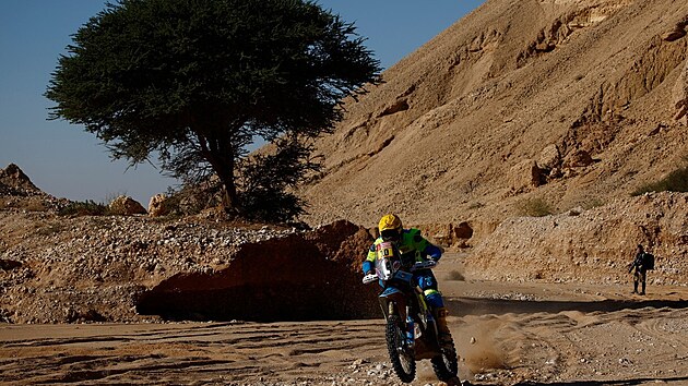 esk motocyklista Martin Michek v 5. etap Rallye Dakar.