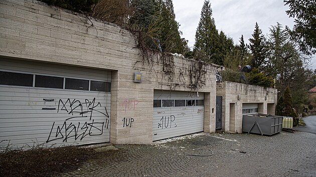 Krej���ovu rezidenci po�kodil po jeho �t�ku po��r i vp�dy nezvan�ch n�v�t�vn�k�.