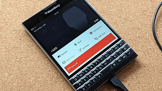 I po definitivním ukončení podpory se dá se starými telefony Blackberry telefonovat a jdou posílat SMS.