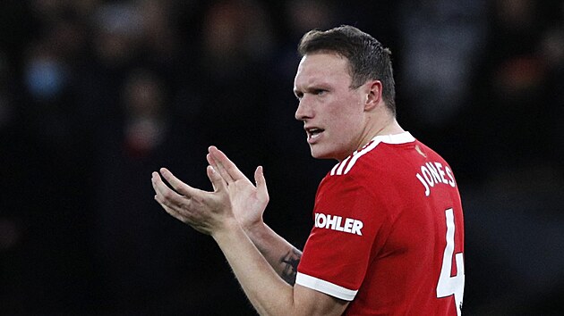 NVRAT DO LIGY. Phil Jones, obrnce fotbalovho Manchesteru United, nastoupil v Premier League po 712 dnech.