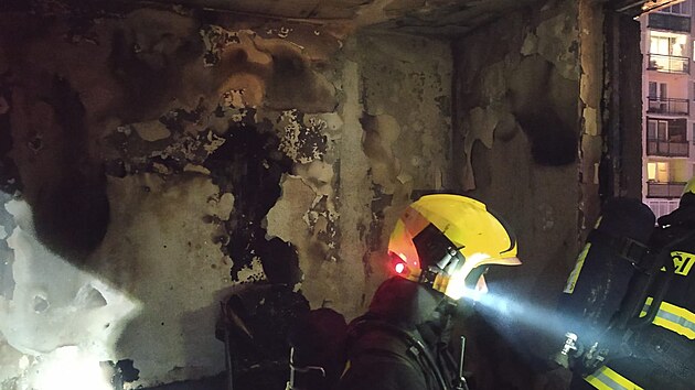 Požár v bytě v panelovém domě v Chrudimi (7. ledna 2022)