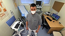 Primá� Vladimír Velický v nové specializované urogynekologické ambulanci,...