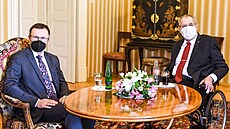 Prezident Milo� Zeman (vpravo) na zámku v Lánech p�ijal kandidáta na ministra...