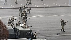 Ozbrojené jednotky v ulicích kazašského města Almaty (5. ledna 2022) | na serveru Lidovky.cz | aktuální zprávy