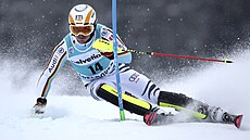 Linus Strasser během slalomu v Adelbodenu