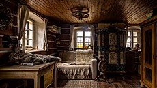 Z pohádky do pohádky. Obytnou místnost v p�ízemí majitelé za�ídili a� na pár...