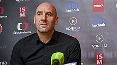 Režisér Petr Větrovský (vpravo) a bývalý fotbalista Jan Koller představili 5....