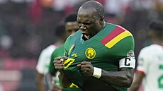 Kapitán kamerunského národního týmu Vincent Aboubakar slaví jeden ze svých gólů...