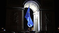Na pařížském Vítězném oblouku se objevila vlajka Evropské unie, které Francie...