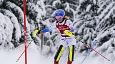 Amerianka Mikaela Shiffrinová bhem prvního kola slalomu v Kranjské Goe.