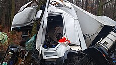 �idi�e kamionu odvezla do nemocnice záchranka, spolujezdec zem�el.