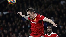 Phil Jones z Manchesteru United v ligové akci po 712 dnech.