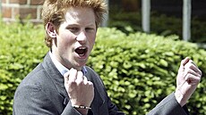 Princ Harry po skončení studia na Eton College (Windsor, 12. června 2003)