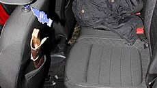 Zdrogovaný mu� se zákazem �ízení m�l v aut� ma�etu. (2. ledna 2022)