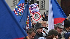 Lidé v Brně protestovali proti očkování, na výzvy policistů k dodržování...