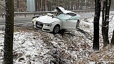 Dopravní nehoda na Strakonické. idi havaroval a utrpl tká zranní. (9....