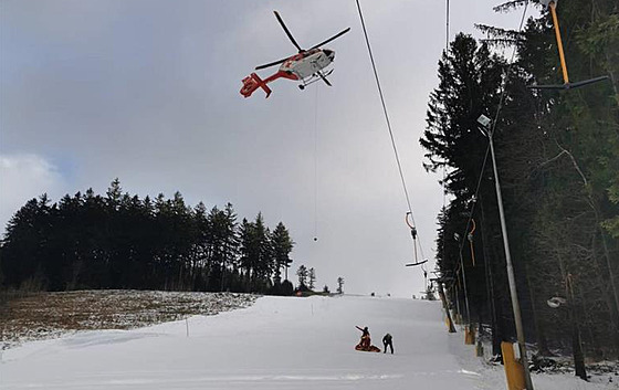Vrtulník letecké záchranné služby vzlétl v sobotu odpoledne k zraněné turistce....