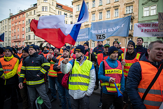 Fotografie z dívjího protestu sloek Integrovaného záchranného systému kvli...
