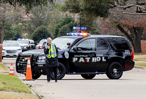 V texaském mst Colleyville drel neznámý pachatel rukojmí, policie je...