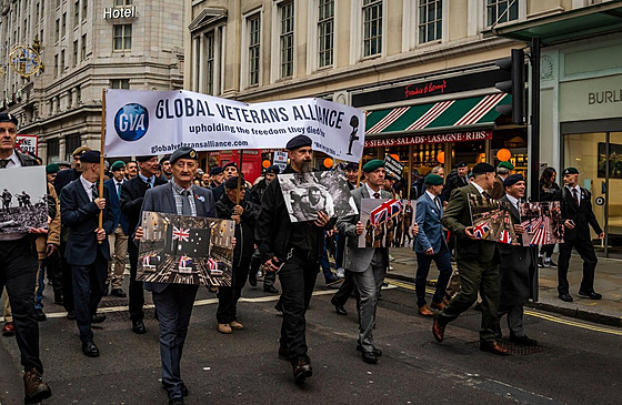 Protest proti okování ve Velké Británii. (20. listopadu 2021)