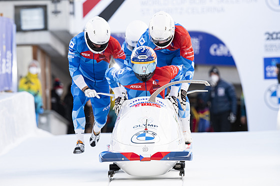 �ty�bob Dominika Dvo�áka startuje svou jízdu ve Svatém Mo�ici.