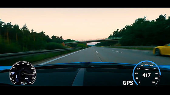 Miliardá Passer zkouel Bugatti Chiron na dálnici