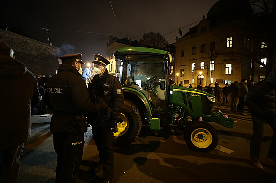 Zemdlci protestují v Praze u Úadu vlády proti zmnám dotaních plán. (11....