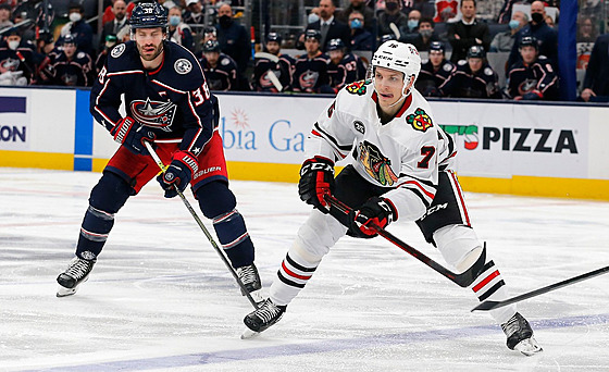 eský obránce Jakub Galvas proil premiéru v NHL za Chicago Blackhawks.