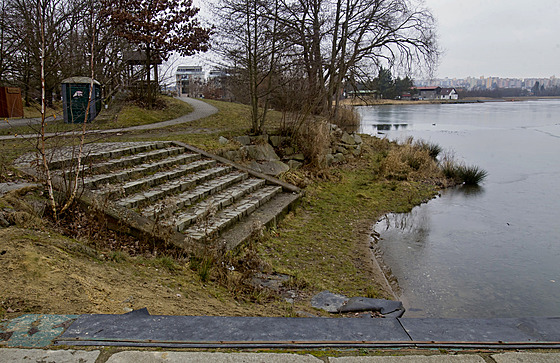 Hladina oblíbeného rekreaního rybníku Bolevák je dlouhodob o více ne metr pod normálem. 