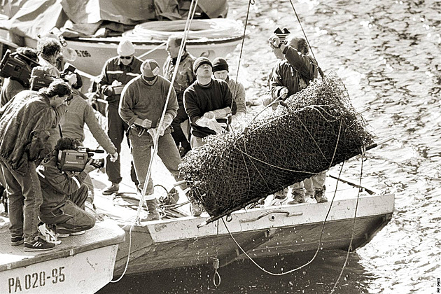 V pletivu byly na jedné straně nohy, na druhé lebka, vzpomíná potápěč na Orlík