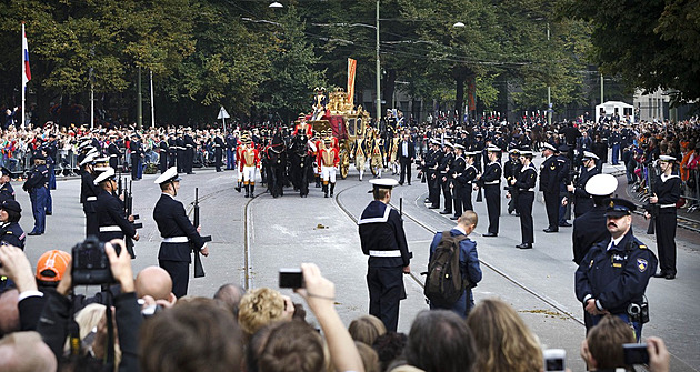 Temná minulost nizozemského prince Bernharda, byl členem Hitlerovy strany