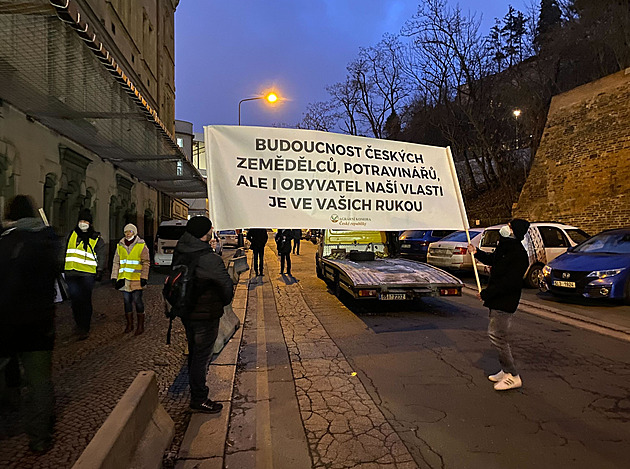 Traktory vyjely na protest po celé zemi. Zemědělci kritizovali zelenou politiku EU